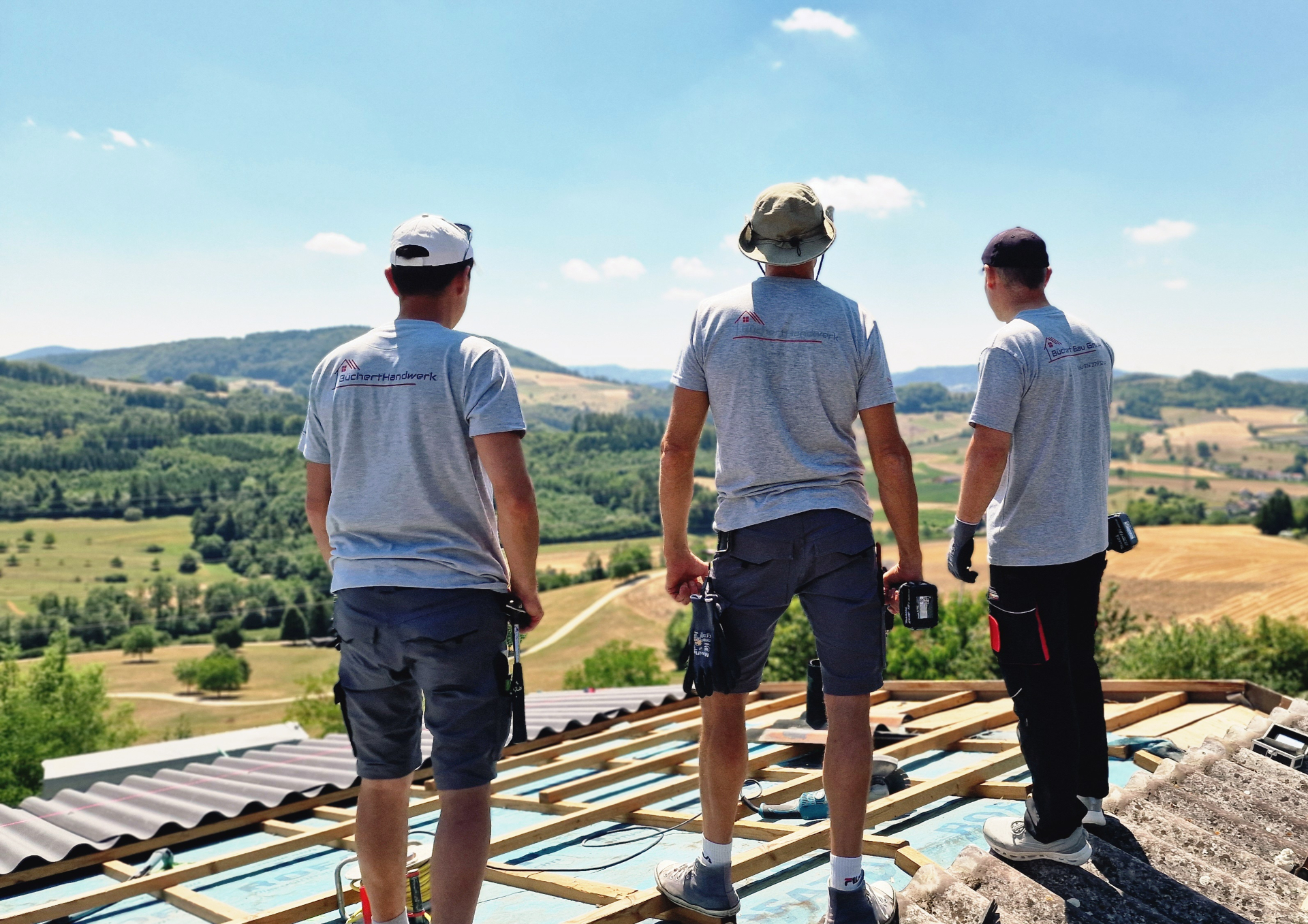 Handwerker bei präziser Arbeit
